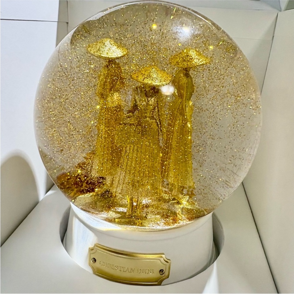Dior 2025 Christmas limited light Snow Globe